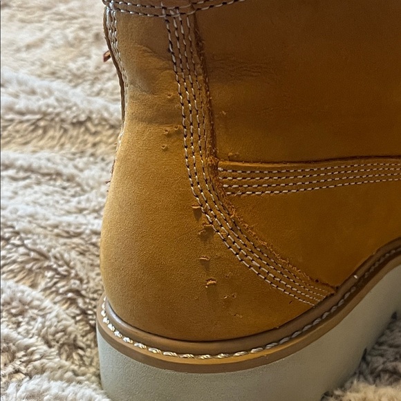 Timberland women’s Tan Leather Boots - Picture 5 of 6